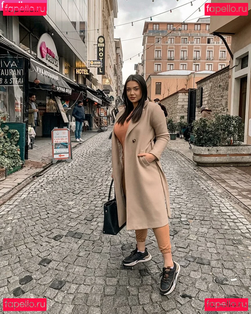 Emina Jahi Onlyfans Photo Gallery 