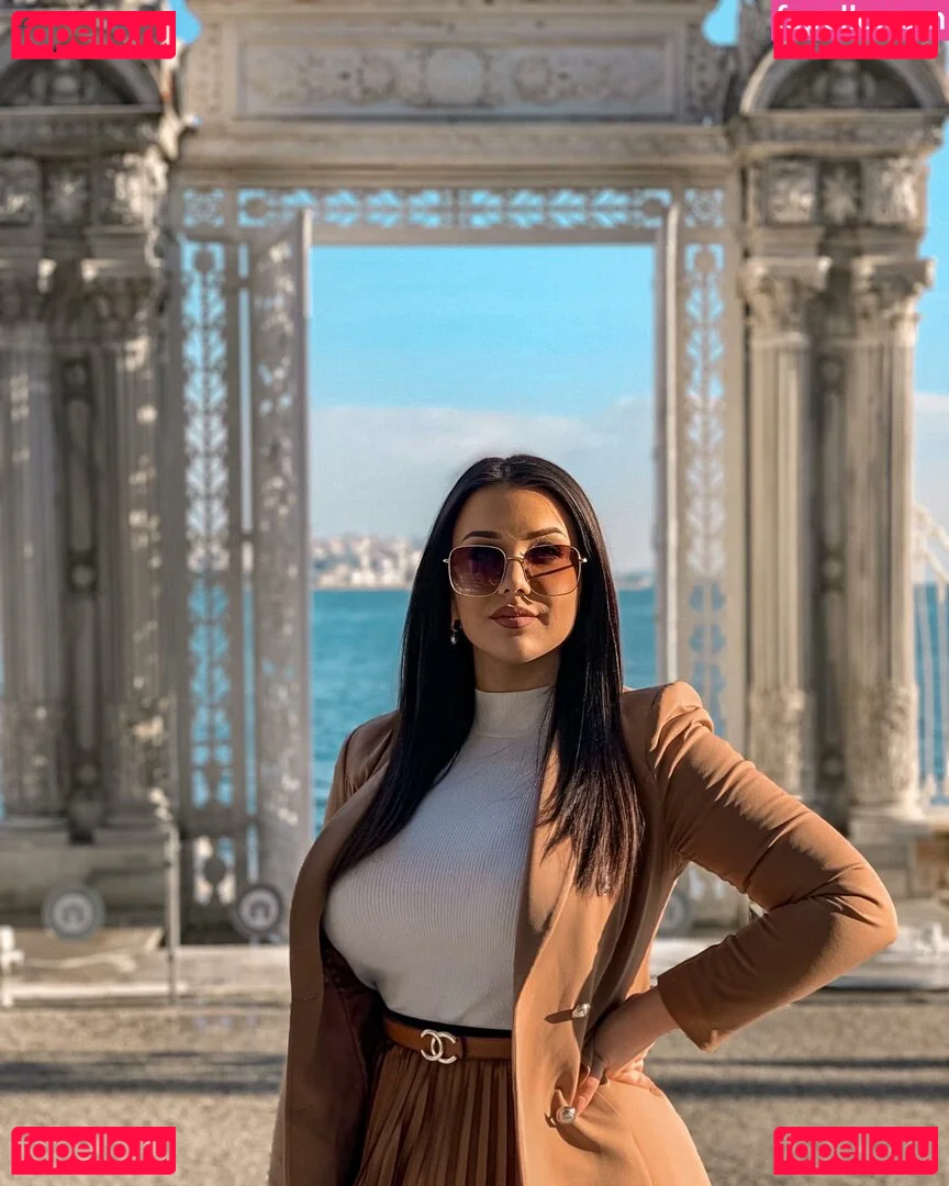 Emina Jahi Onlyfans Photo Gallery 