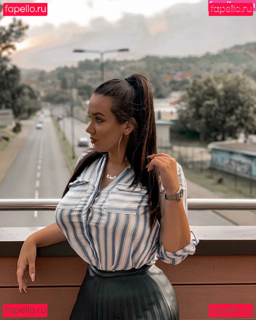 Emina Jahi Onlyfans Photo Gallery 