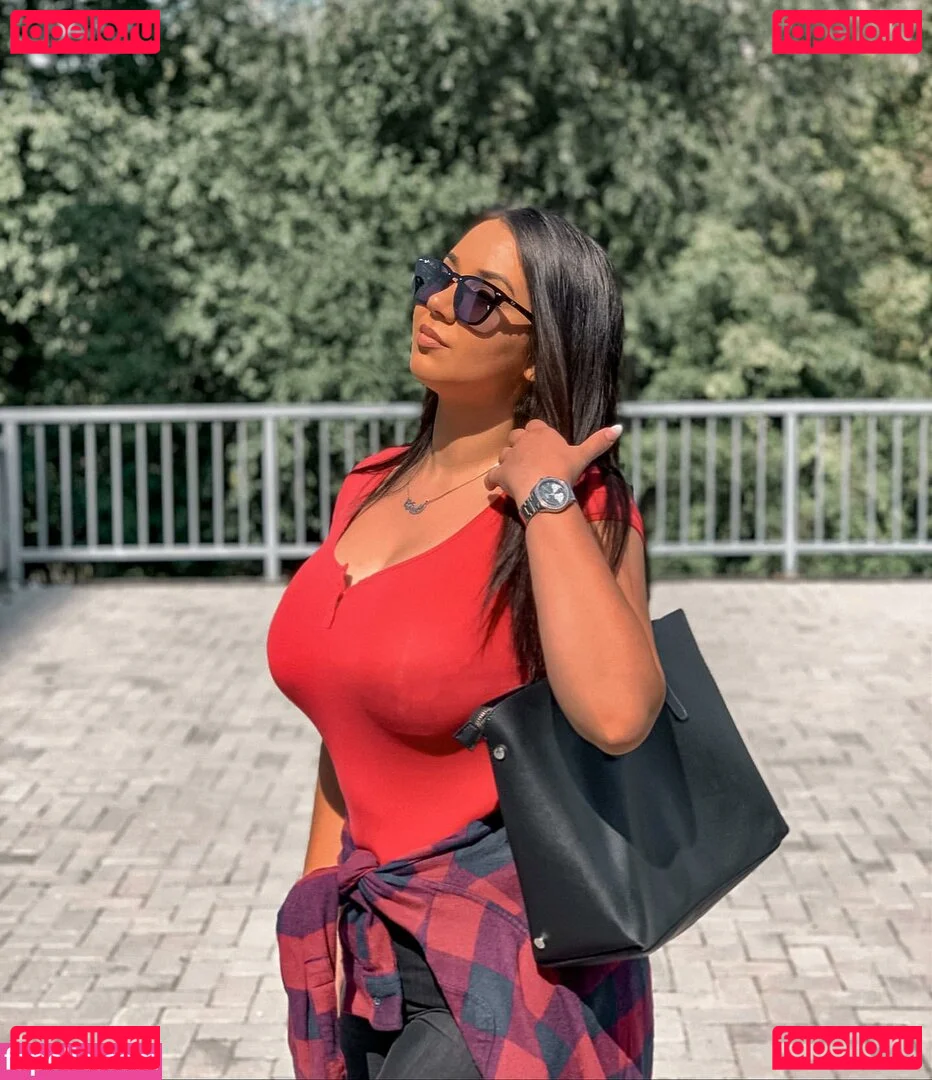 Emina Jahi Onlyfans Photo Gallery 