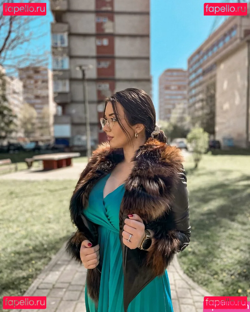 Emina Jahi Onlyfans Photo Gallery 