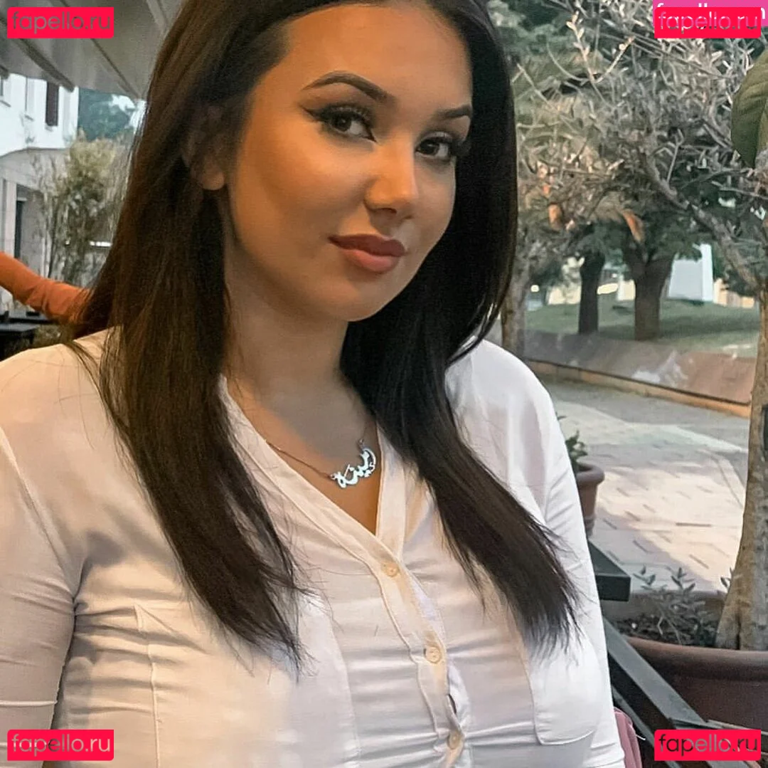 Emina Jahi Onlyfans Photo Gallery 