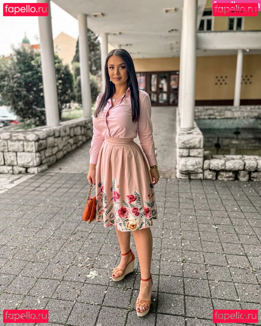 Emina Jahi Onlyfans Photo Gallery 