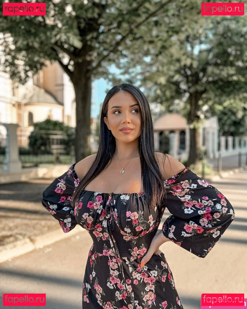 Emina Jahi Onlyfans Photo Gallery 