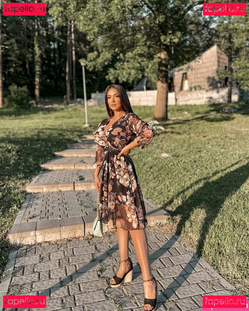 Emina Jahi Onlyfans Photo Gallery 