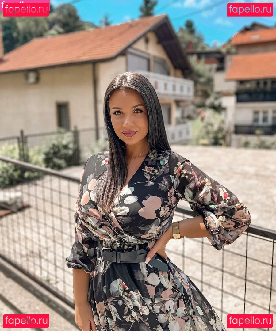 Emina Jahi Onlyfans Photo Gallery 