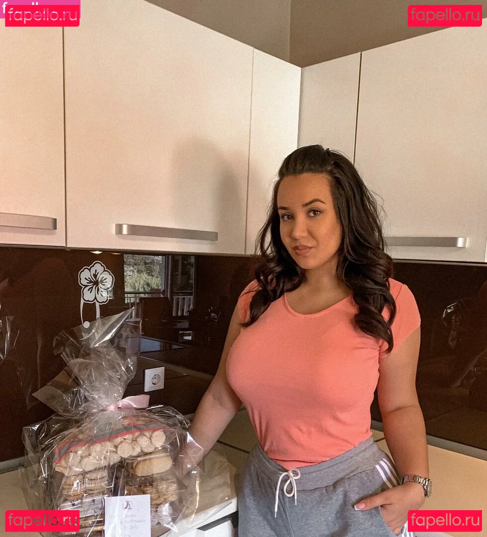 Emina Jahi Onlyfans Photo Gallery 