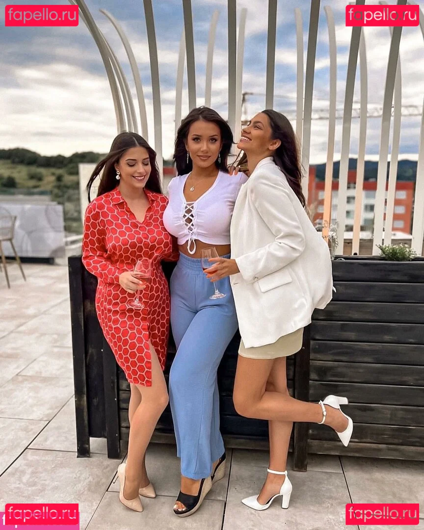 Emina Jahi Onlyfans Photo Gallery 