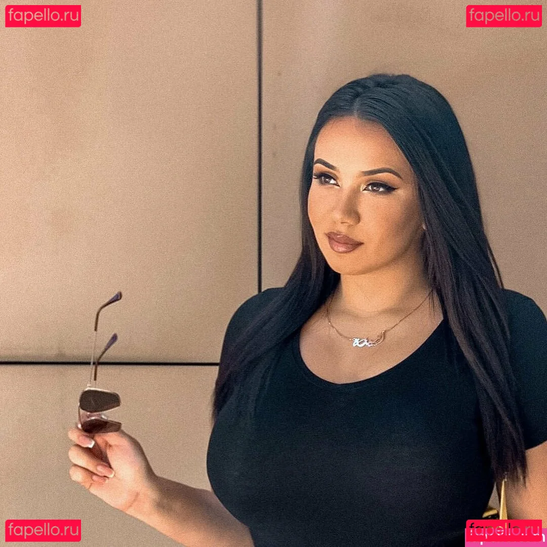 Emina Jahi Onlyfans Photo Gallery 