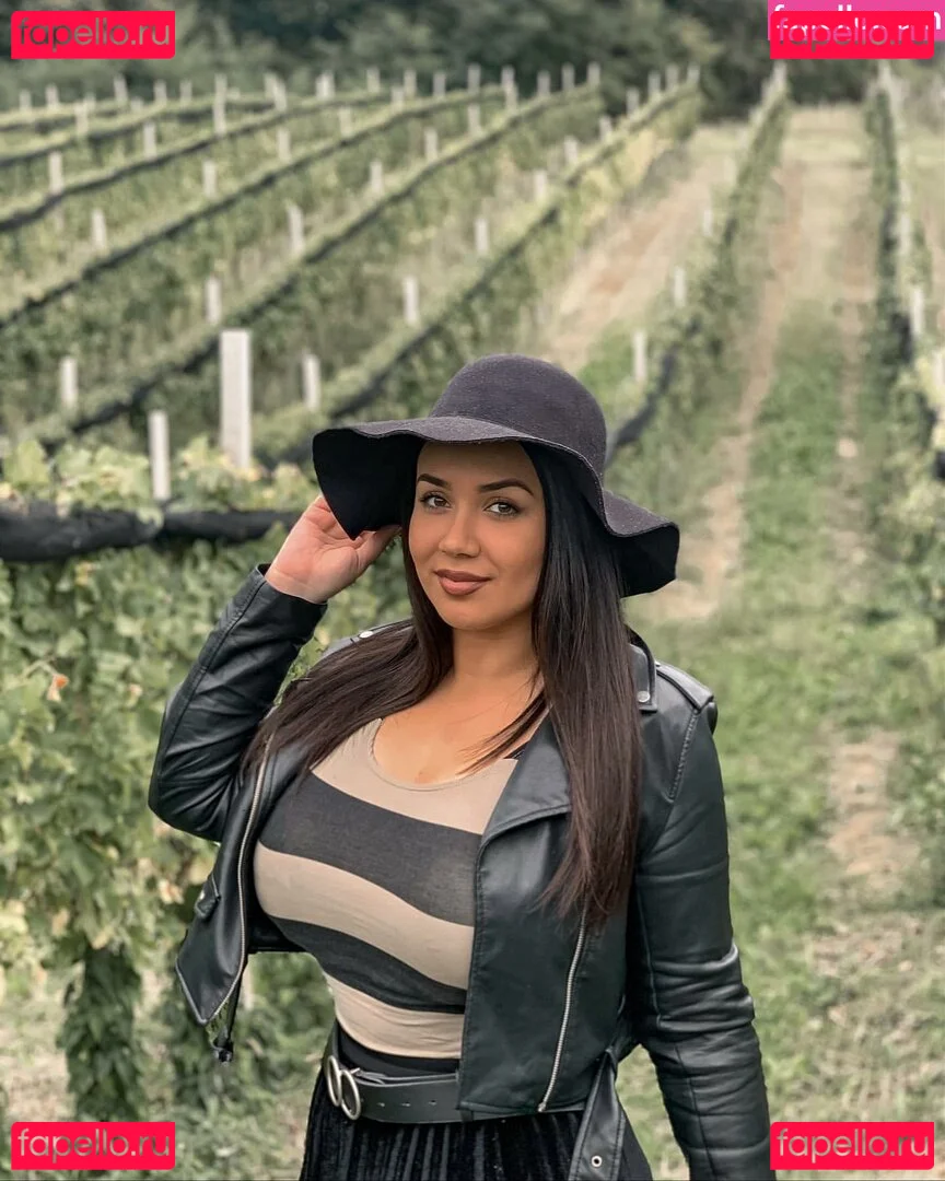 Emina Jahi Onlyfans Photo Gallery 