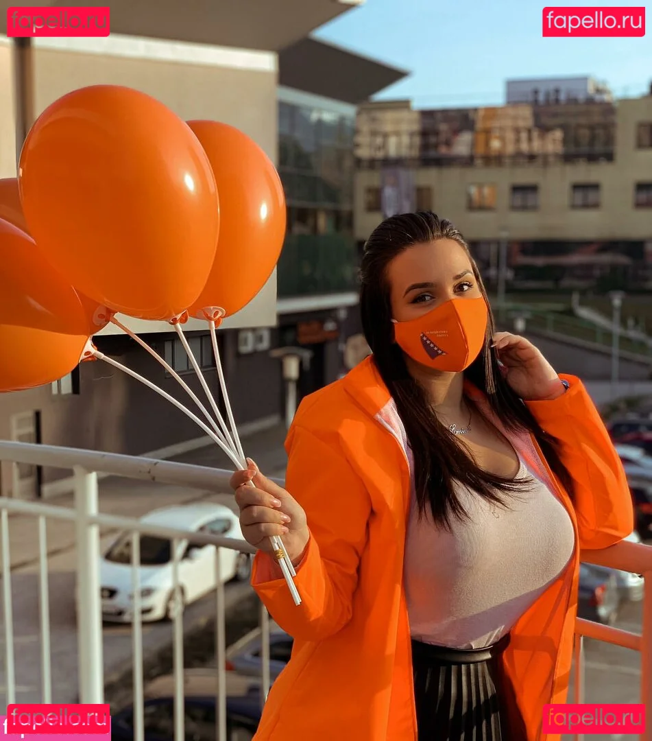 Emina Jahi Onlyfans Photo Gallery 