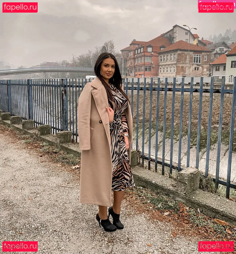 Emina Jahi Onlyfans Photo Gallery 