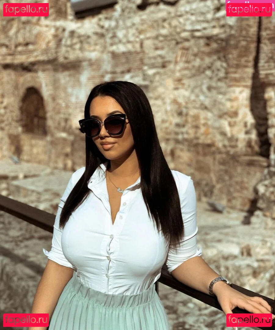 Emina Jahi Onlyfans Photo Gallery 