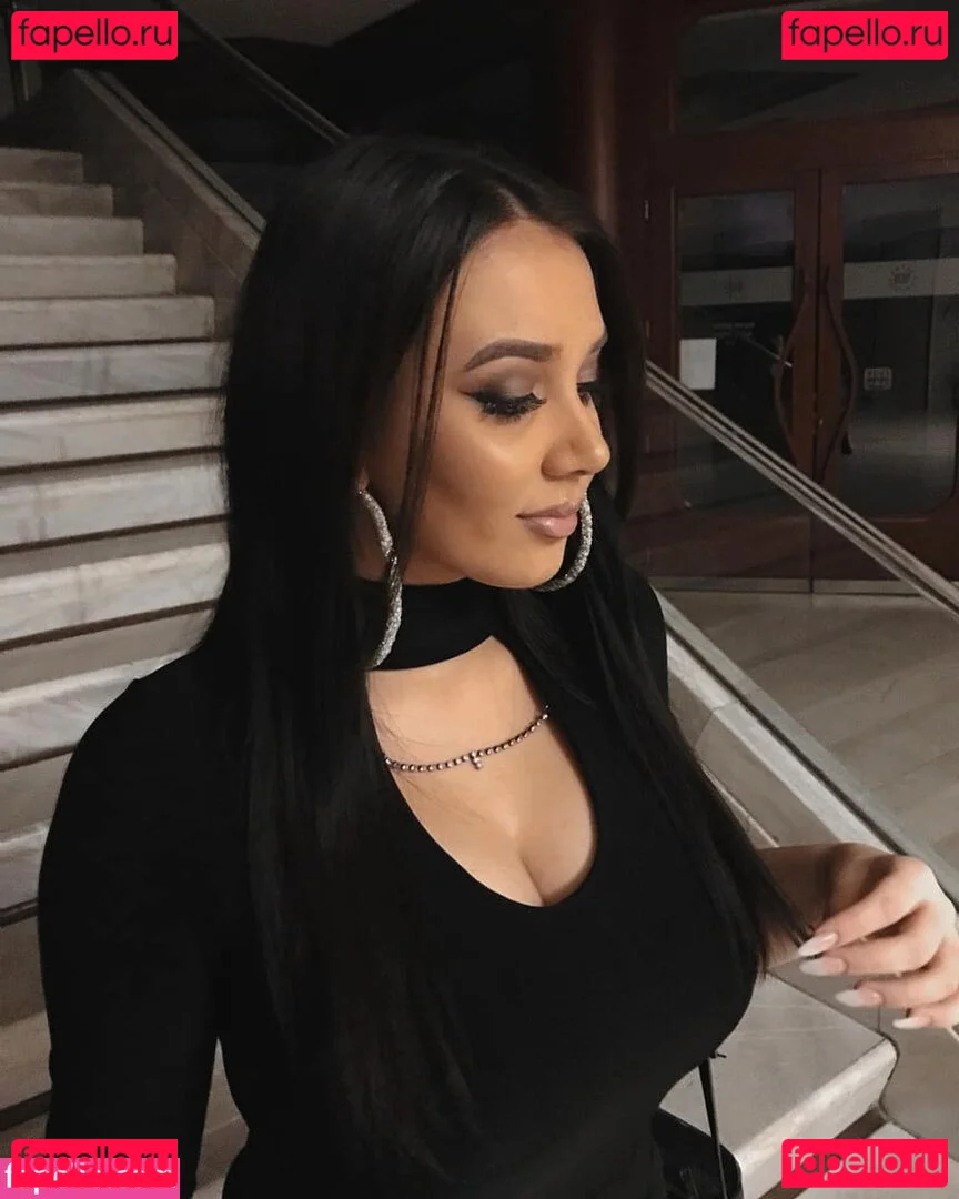 Emina Jahi Onlyfans Photo Gallery 