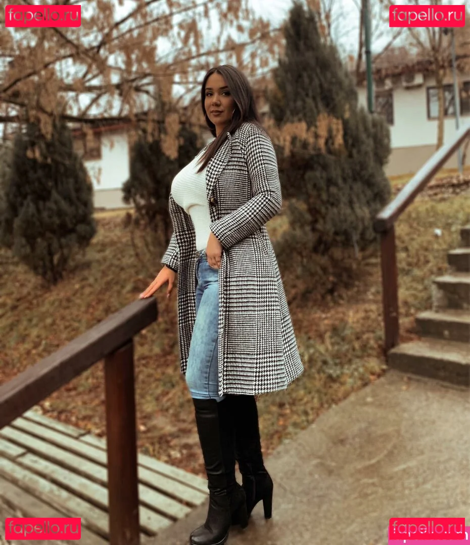 Emina Jahi Onlyfans Photo Gallery 