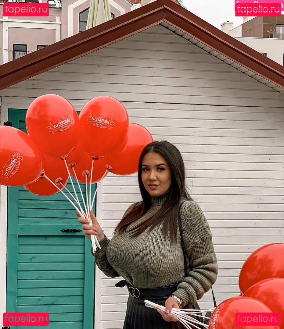 Emina Jahi Onlyfans Photo Gallery 