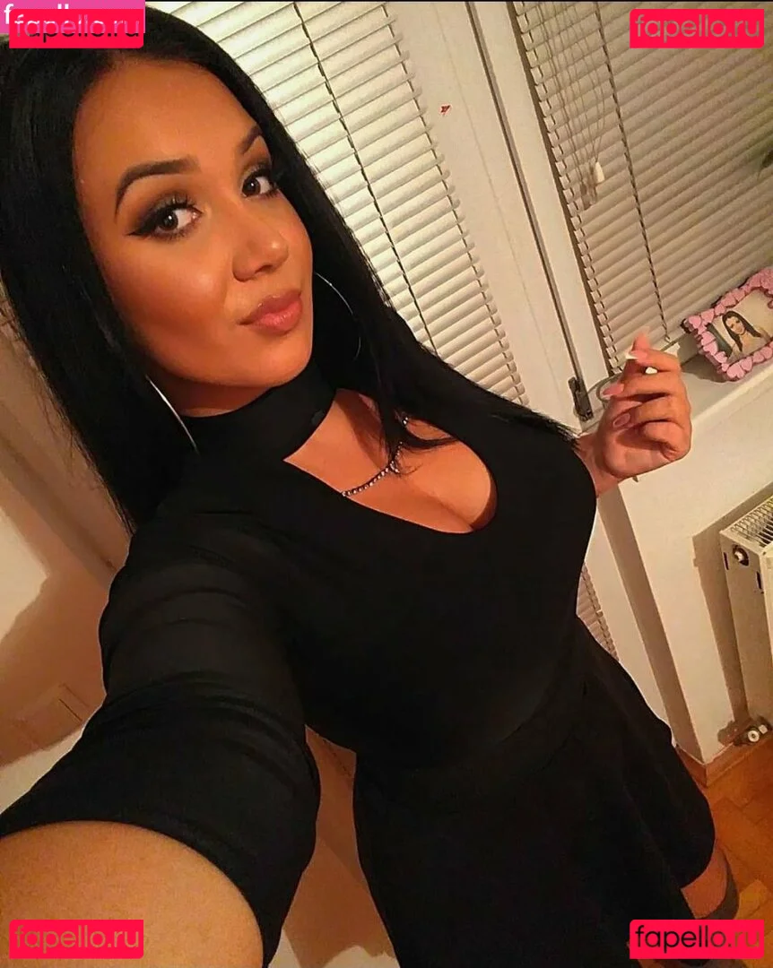 Emina Jahi Onlyfans Photo Gallery 