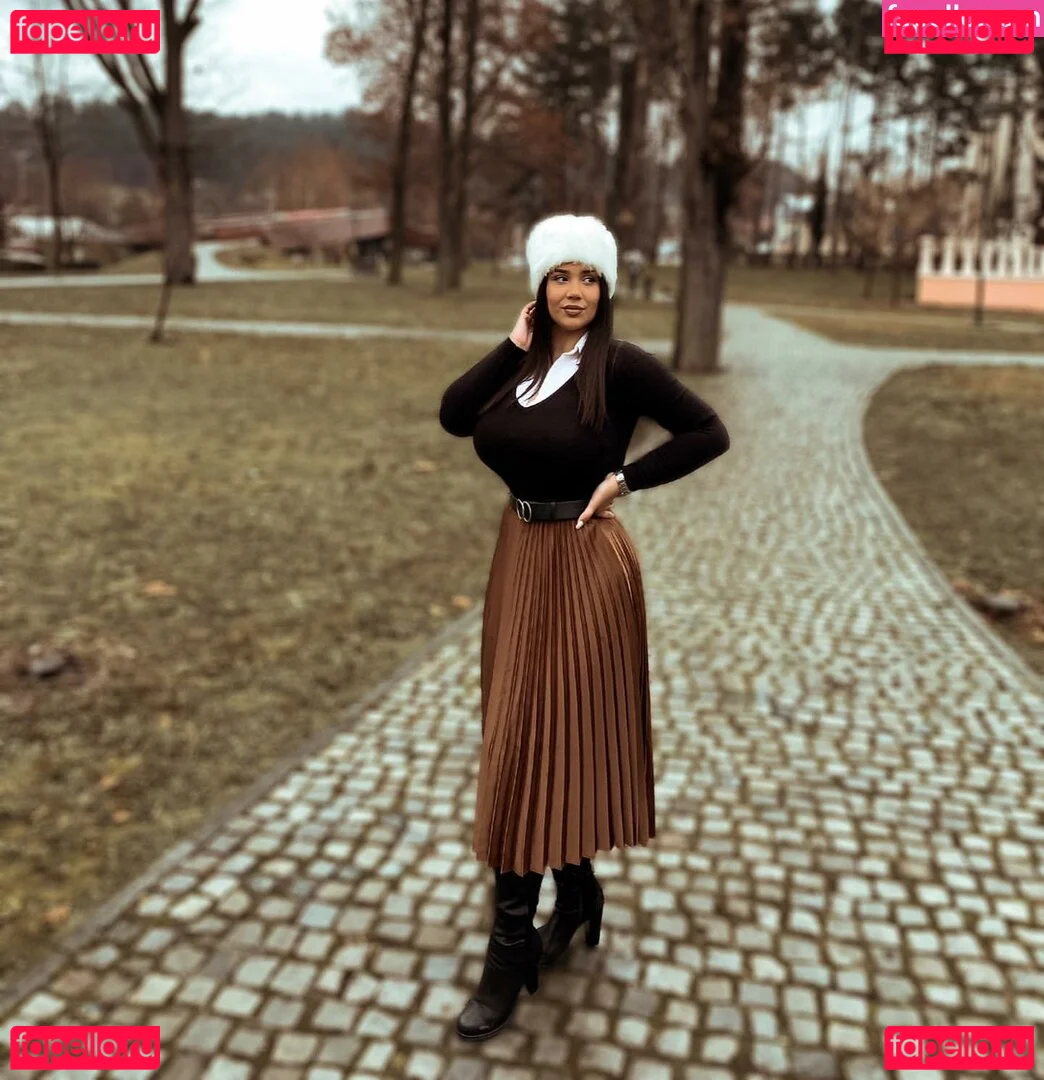 Emina Jahi Onlyfans Photo Gallery 