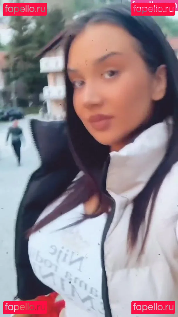 Emina Jahi Onlyfans Photo Gallery 