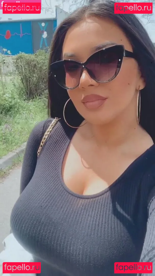 Emina Jahi Onlyfans Photo Gallery 