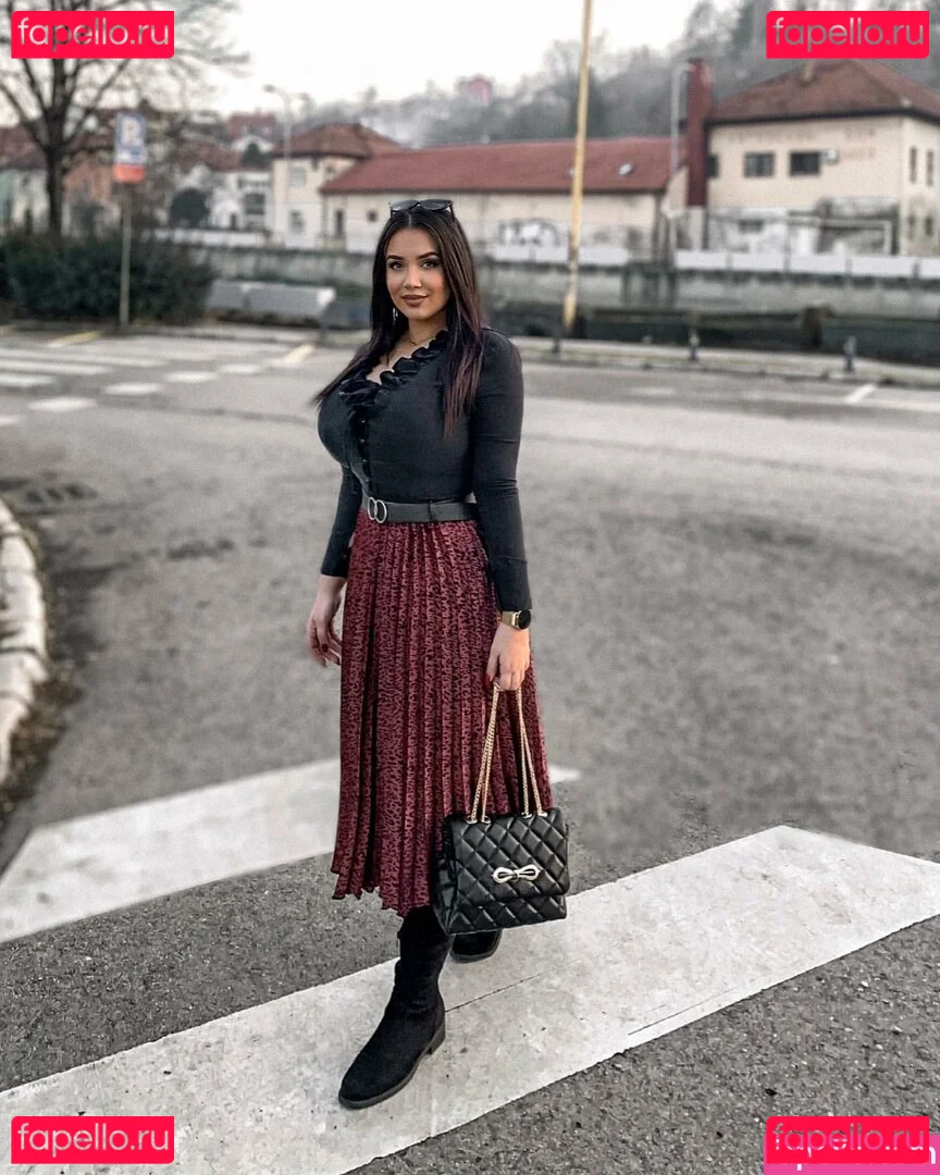 Emina Jahi Onlyfans Photo Gallery 