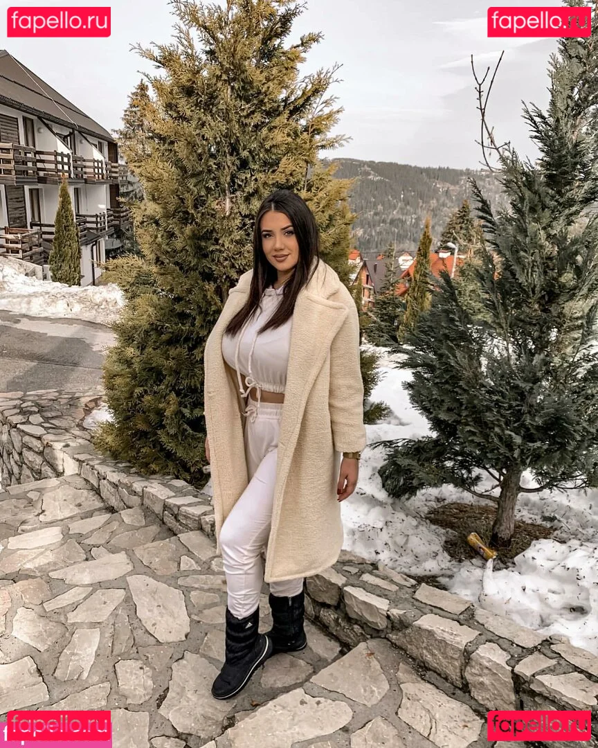 Emina Jahi Onlyfans Photo Gallery 