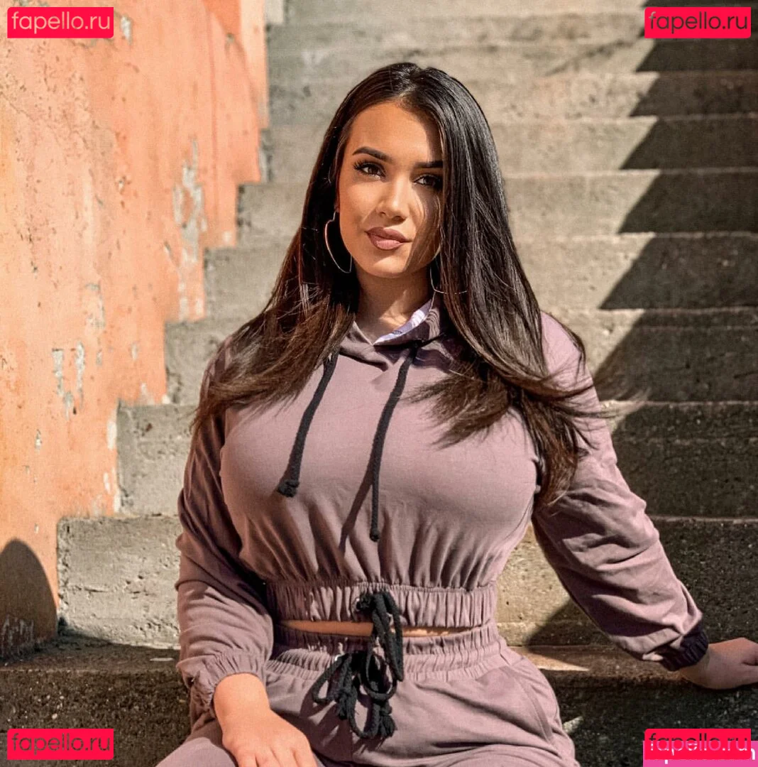 Emina Jahi Onlyfans Photo Gallery 