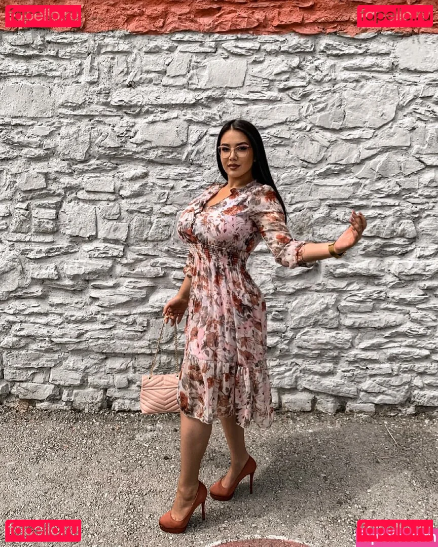 Emina Jahi Onlyfans Photo Gallery 