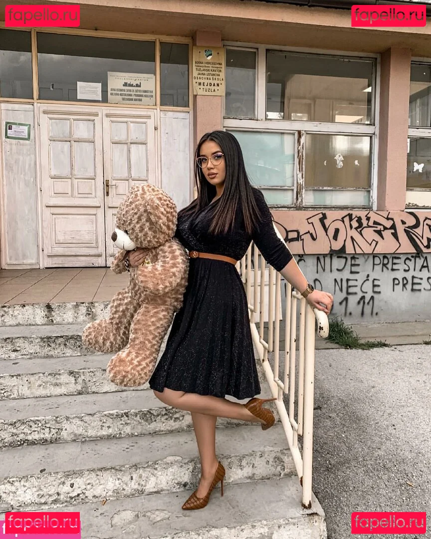 Emina Jahi Onlyfans Photo Gallery 