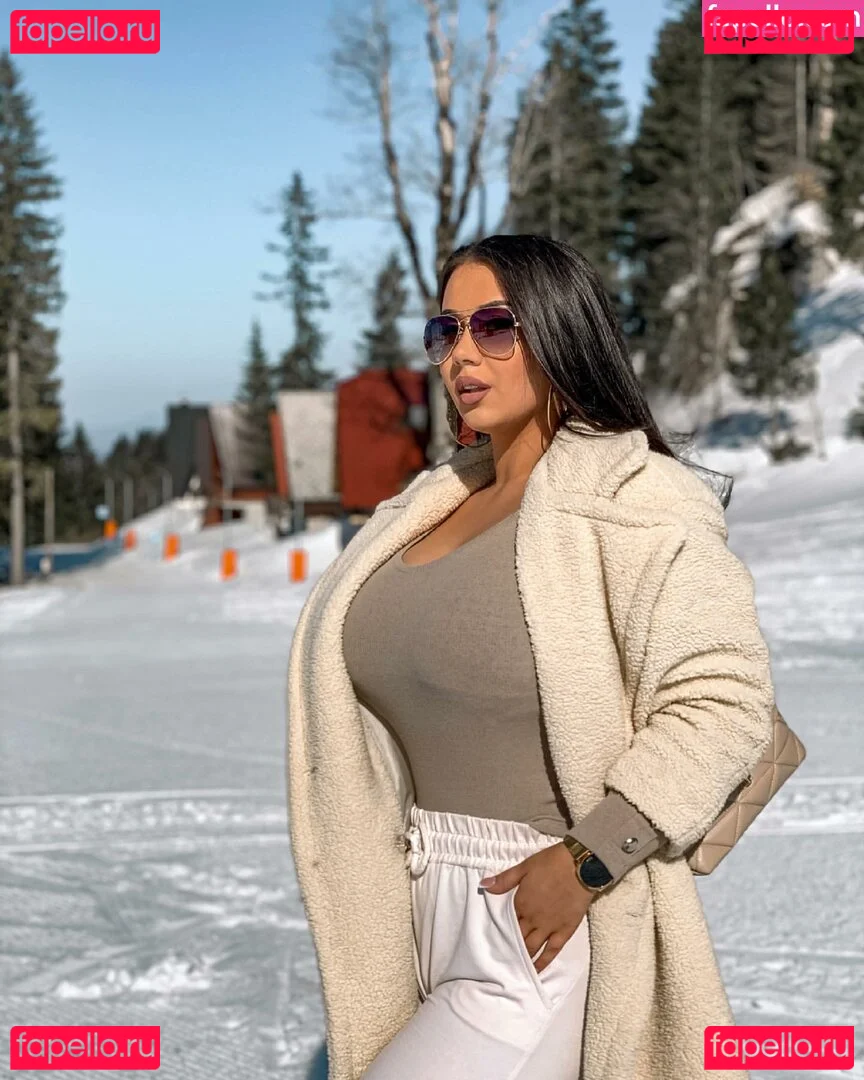 Emina Jahi Onlyfans Photo Gallery 