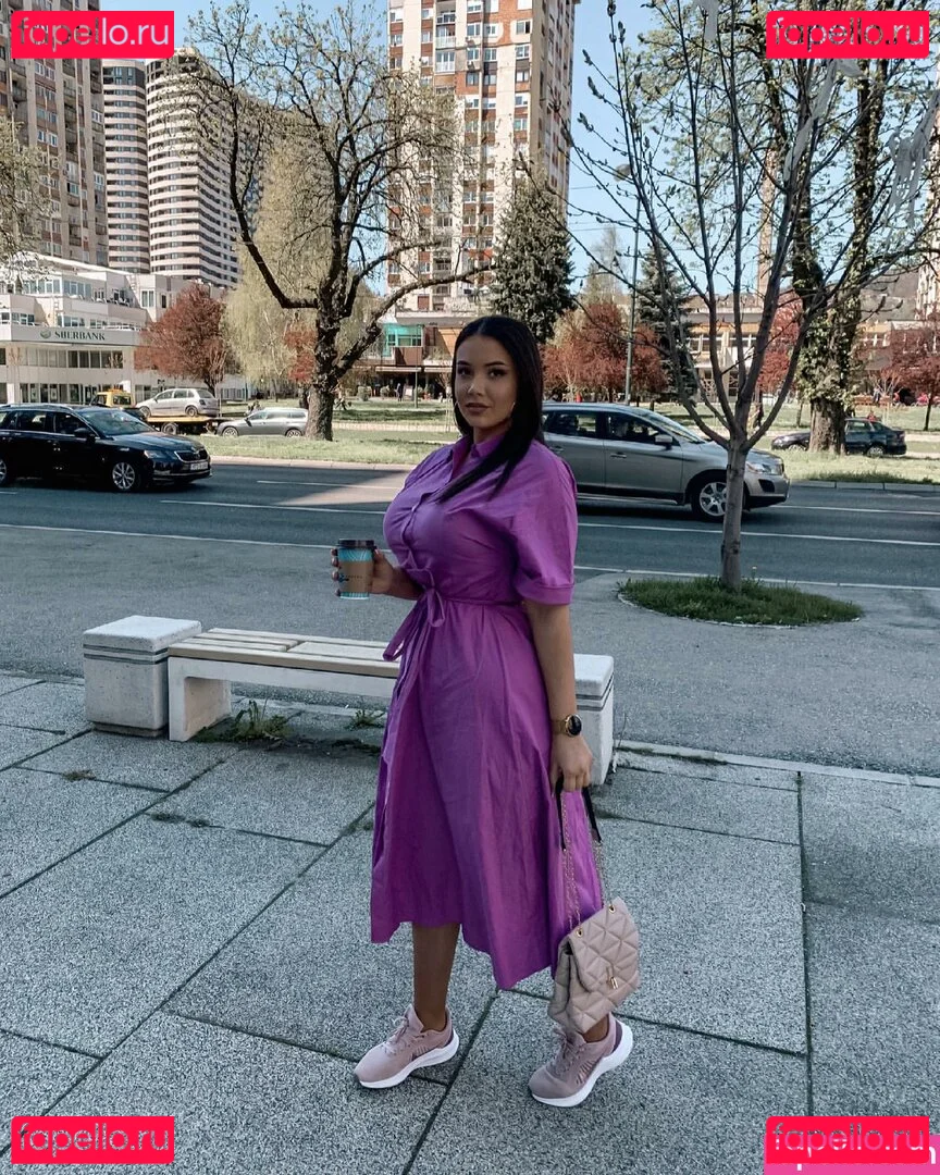 Emina Jahi Onlyfans Photo Gallery 