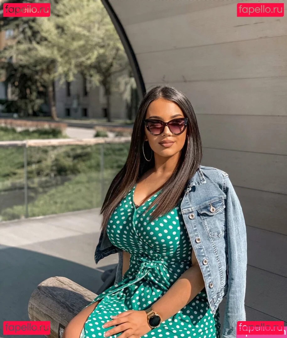 Emina Jahi Onlyfans Photo Gallery 