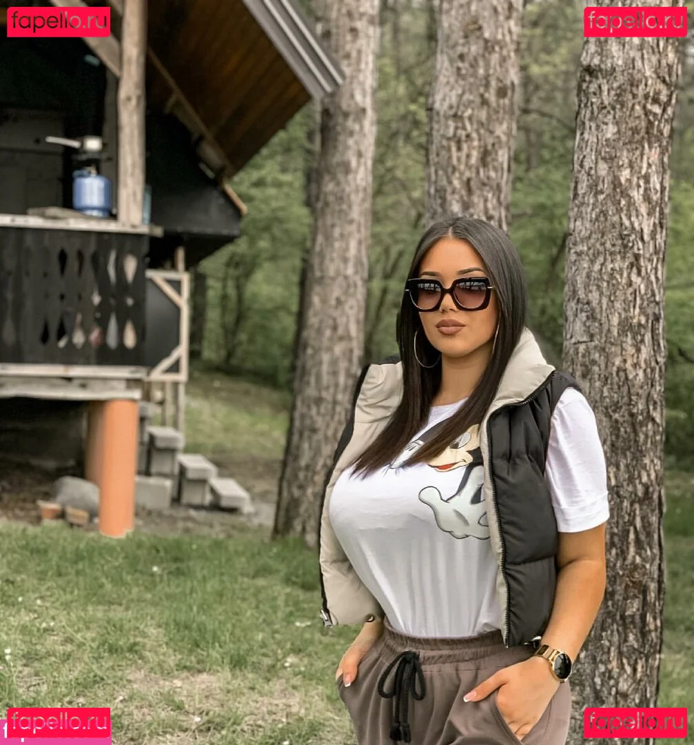 Emina Jahi Onlyfans Photo Gallery 