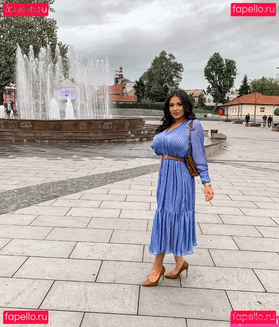 Emina Jahi Onlyfans Photo Gallery 