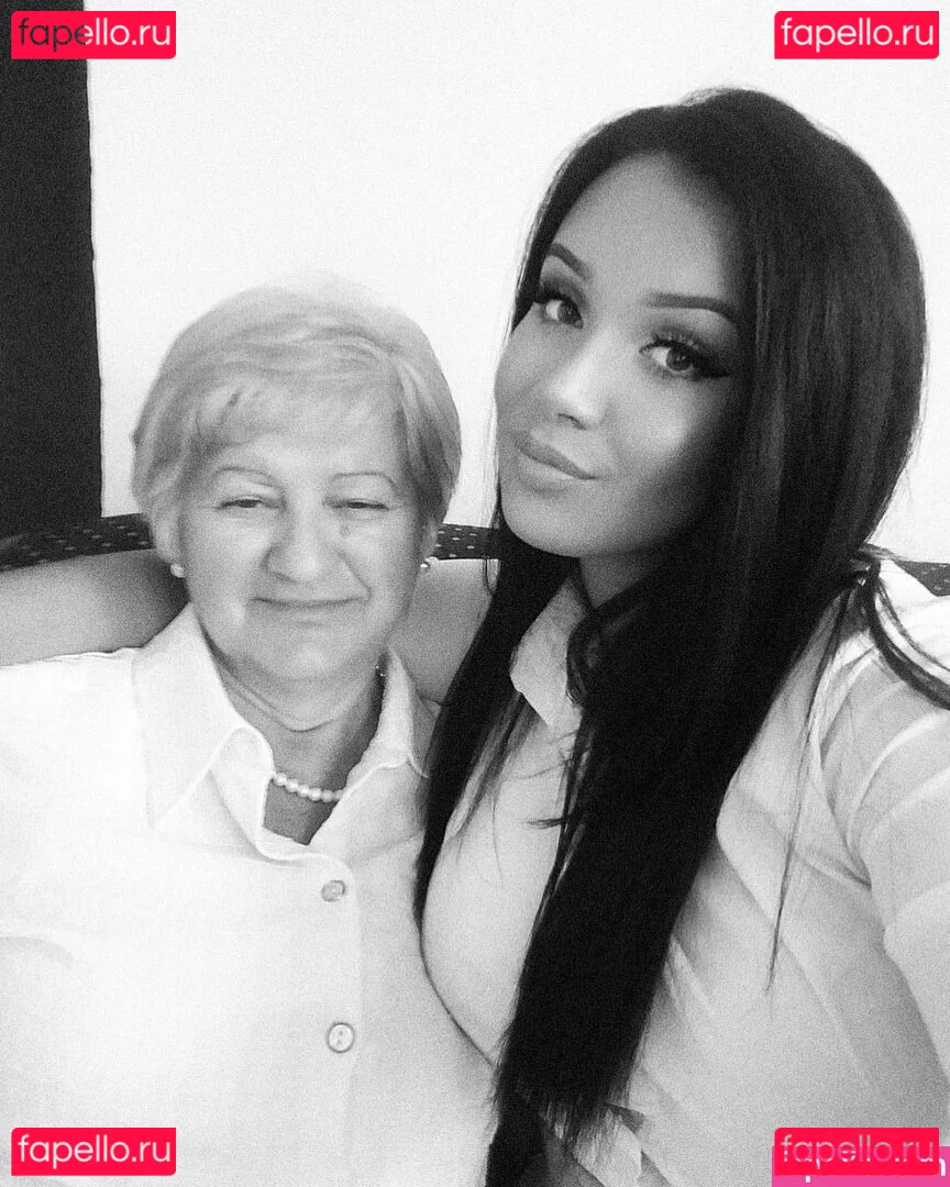 Emina Jahi Onlyfans Photo Gallery 