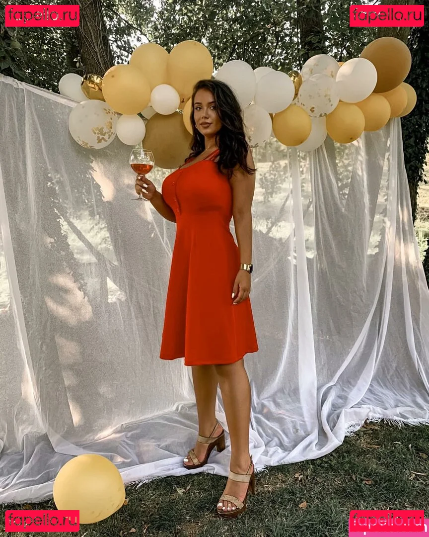 Emina Jahi Onlyfans Photo Gallery 