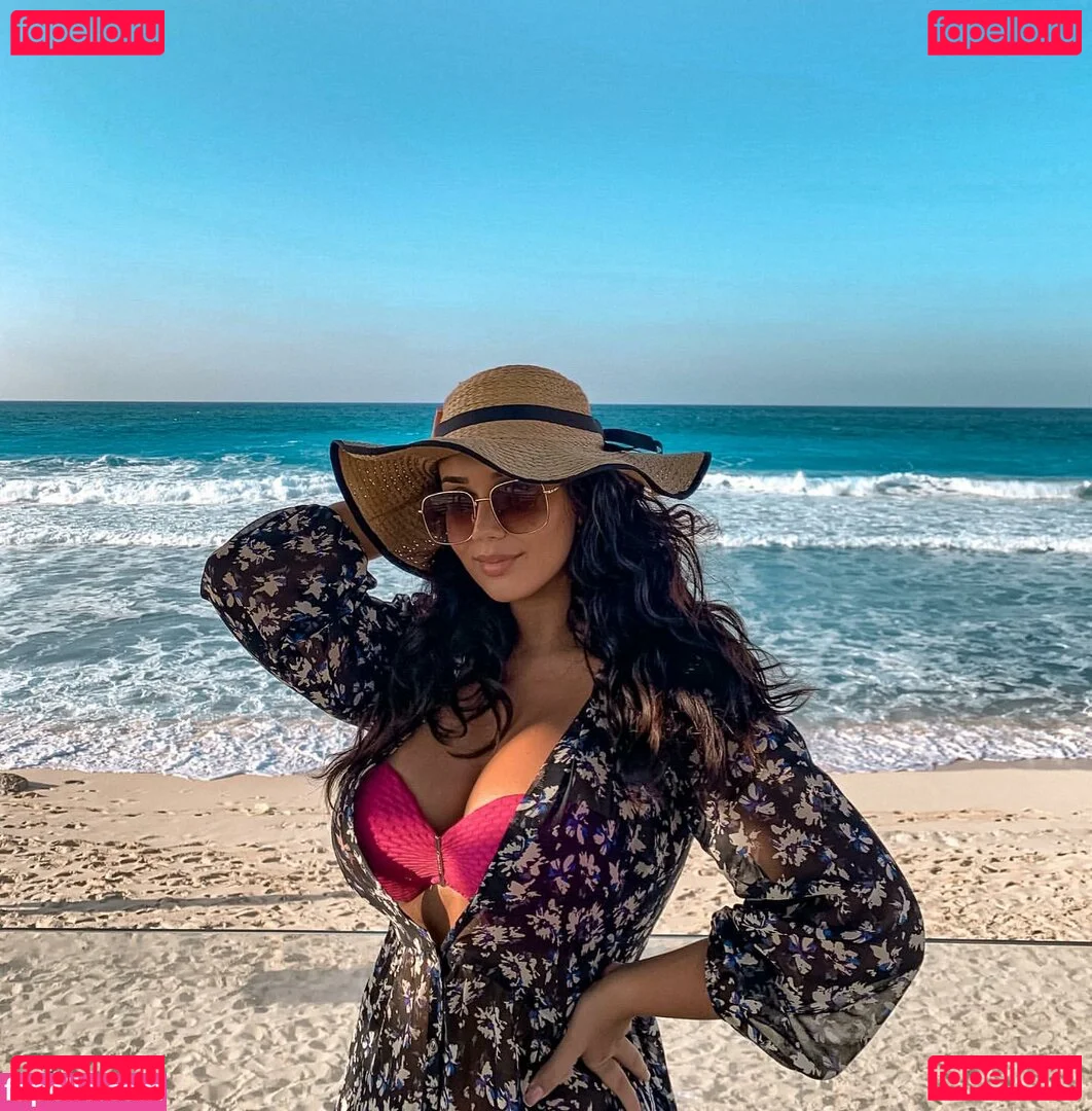 Emina Jahi Onlyfans Photo Gallery 