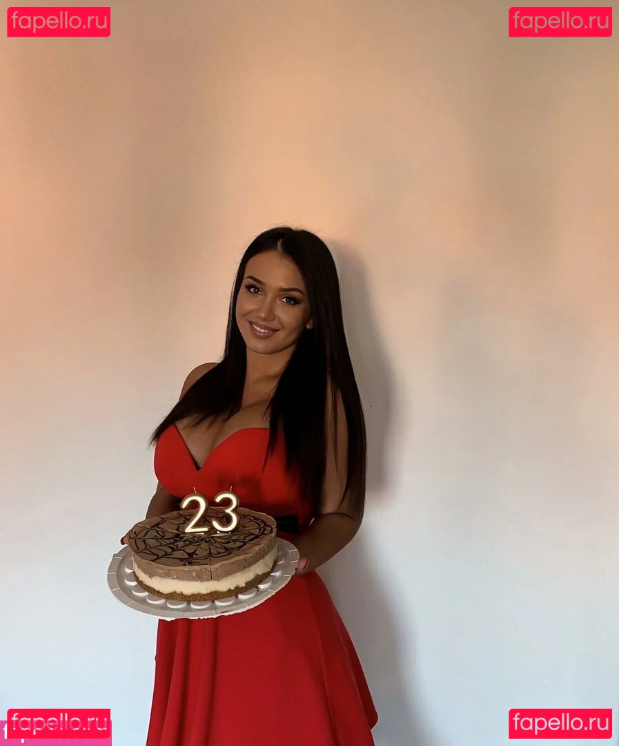 Emina Jahi Onlyfans Photo Gallery 