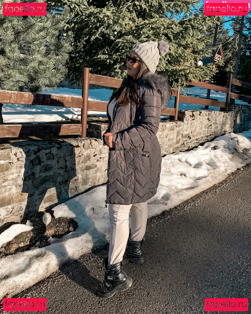 Emina Jahi Onlyfans Photo Gallery 