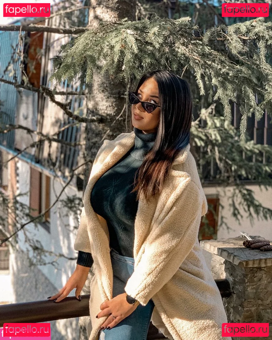 Emina Jahi Onlyfans Photo Gallery 