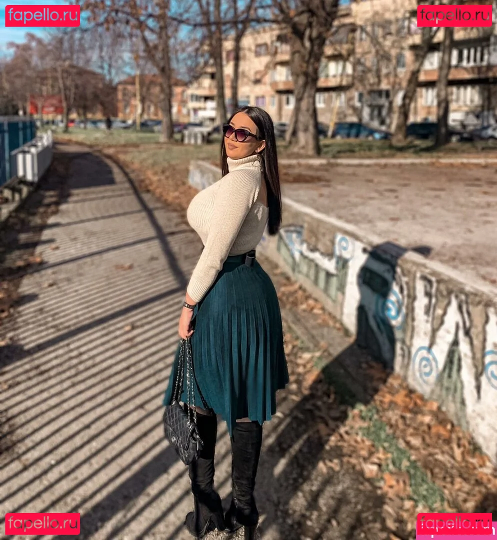 Emina Jahi Onlyfans Photo Gallery 