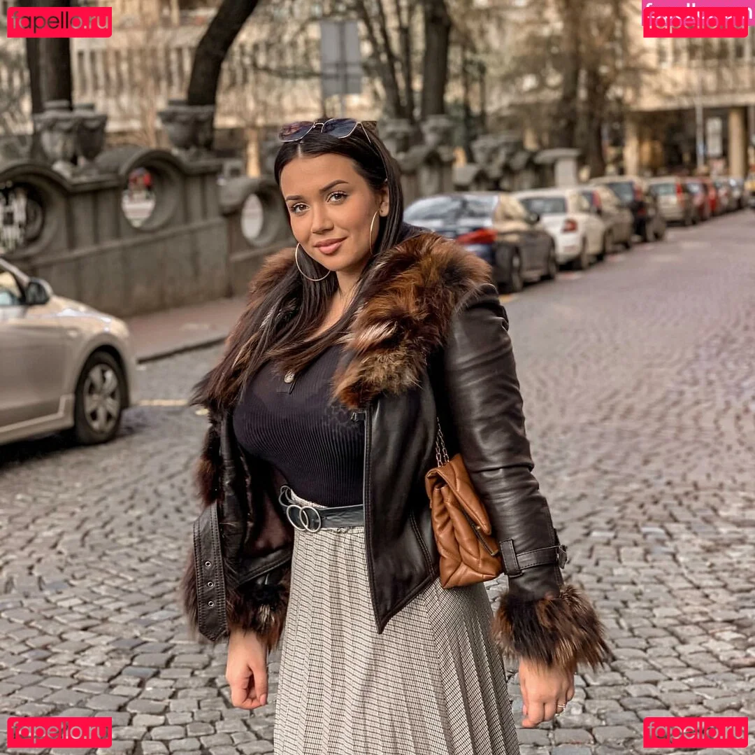 Emina Jahi Onlyfans Photo Gallery 