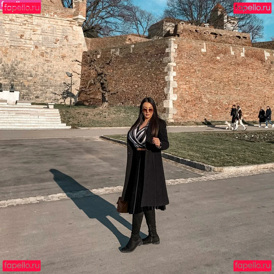 Emina Jahi Onlyfans Photo Gallery 