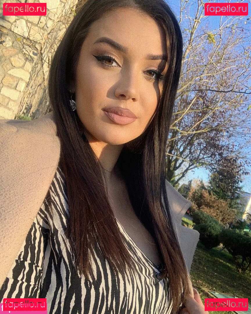 Emina Jahi Onlyfans Photo Gallery 