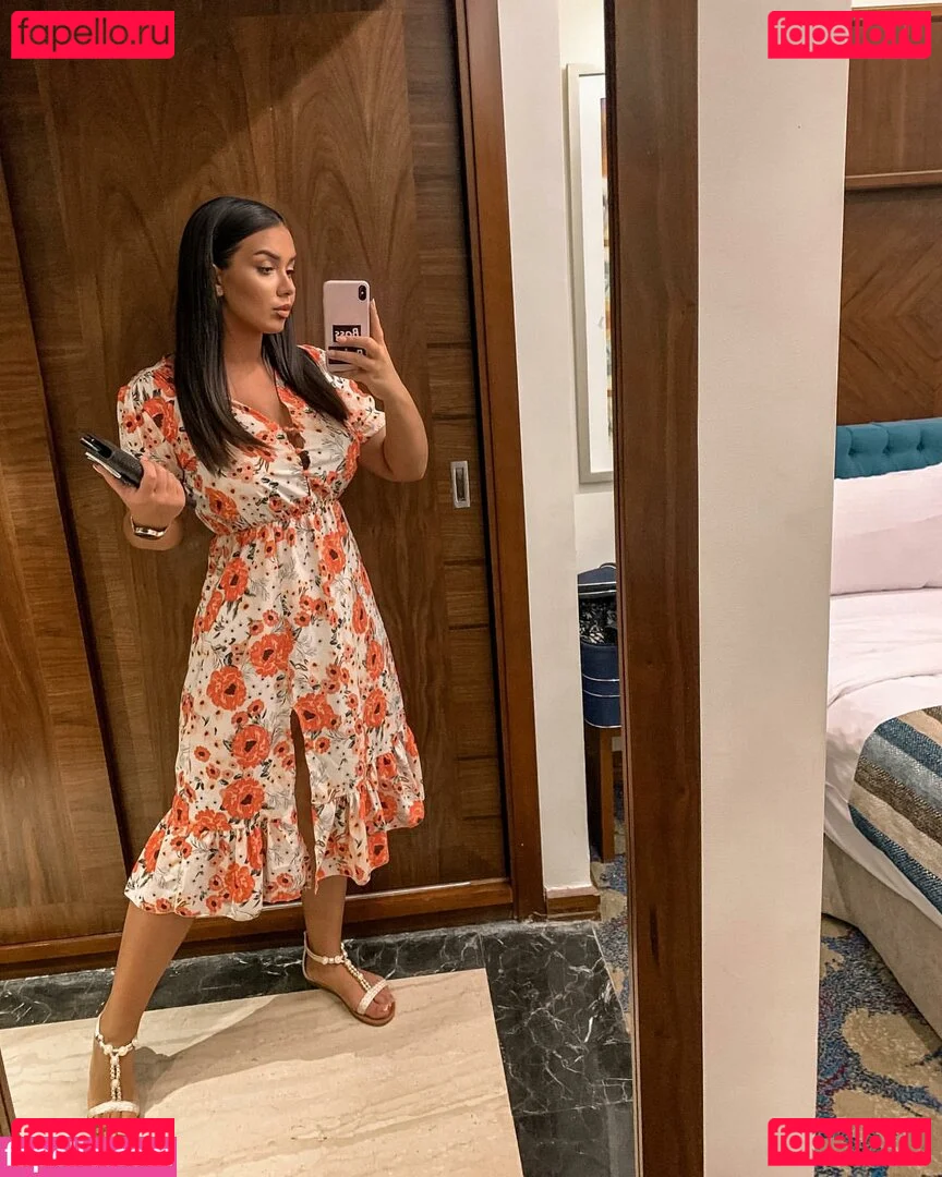 Emina Jahi Onlyfans Photo Gallery 