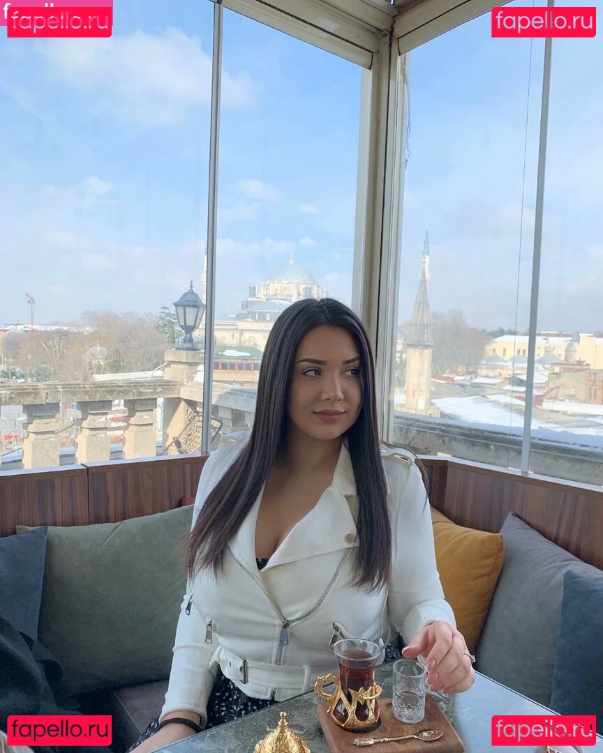 Emina Jahi Onlyfans Photo Gallery 