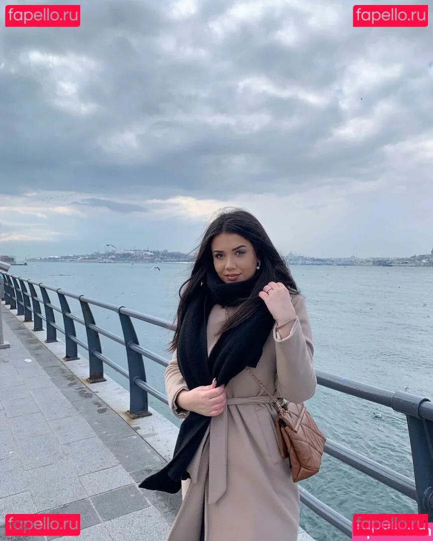 Emina Jahi Onlyfans Photo Gallery 