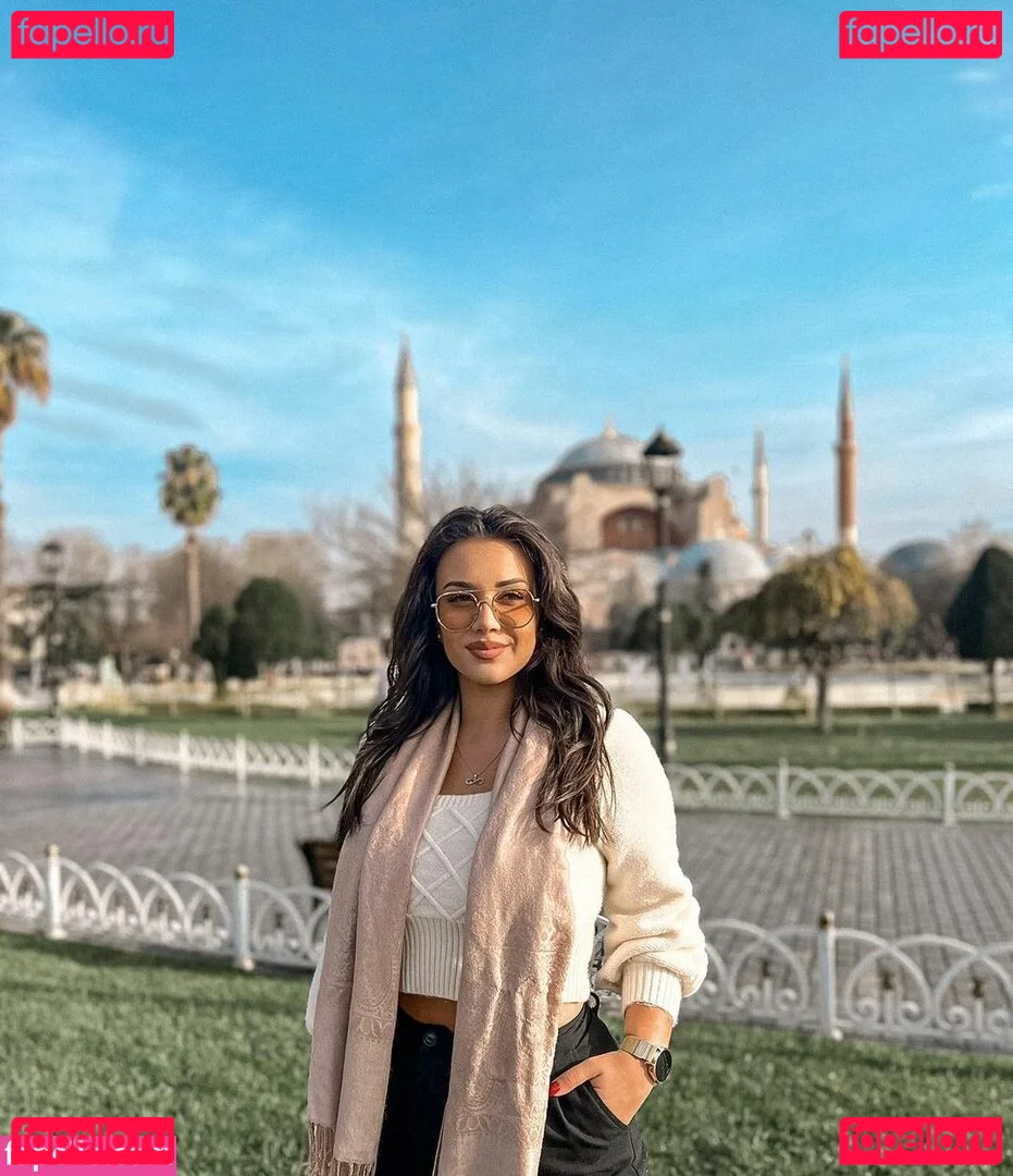 Emina Jahi Onlyfans Photo Gallery 