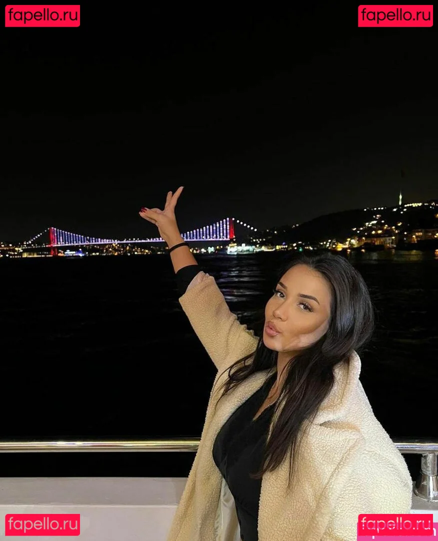 Emina Jahi Onlyfans Photo Gallery 