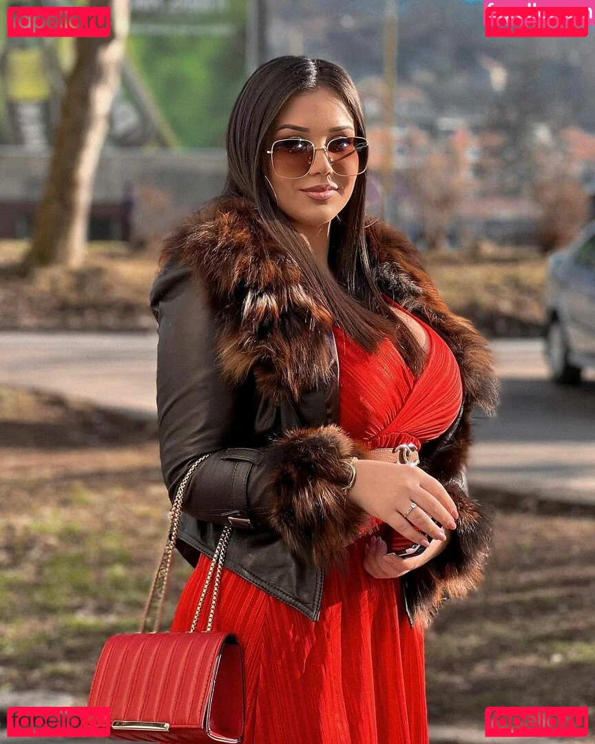 Emina Jahi Onlyfans Photo Gallery 